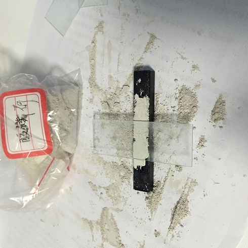 怎么測量粉末的接觸角？液滴是滴下來還是接下來的? 