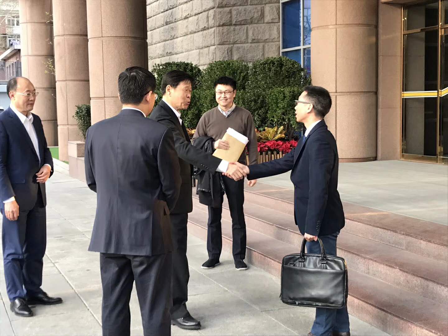 熱烈祝賀晟鼎精密儀器參加李克強(qiáng)總理組織的《關(guān)于企業(yè)稅負(fù)改革座談會(huì)》